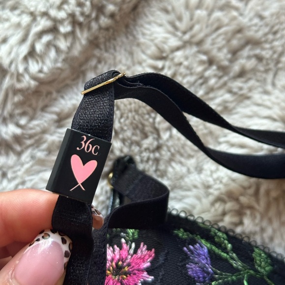 Victoria Secret Very Sexy Push Up Floral Bra NWT 36C - Picture 6 of 8